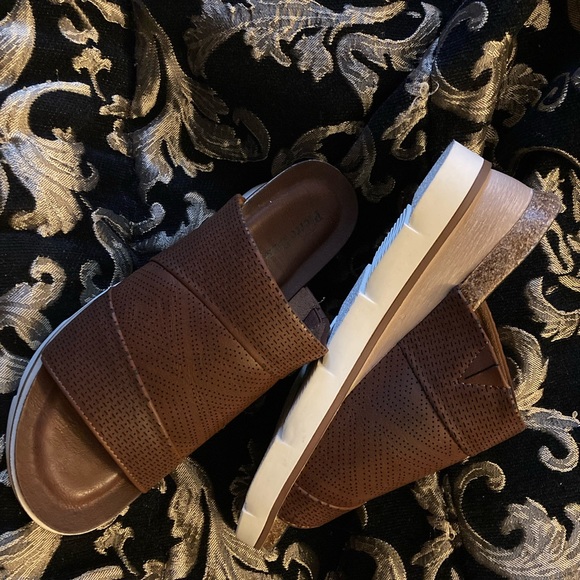 Whiskey color slides, wedge heel, man made material, brand new w/box - Picture 2 of 9